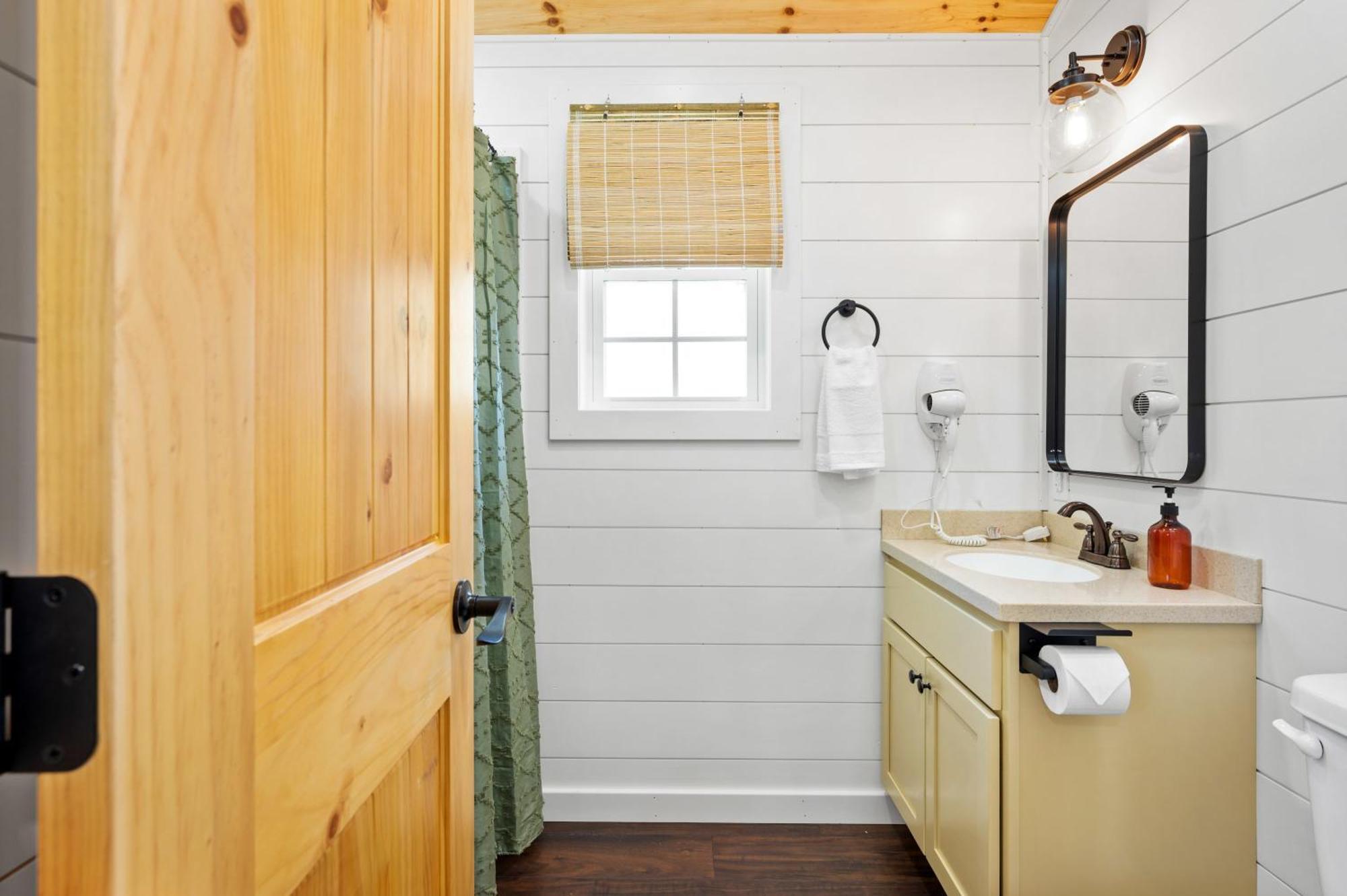 The Lodges At Eden Reserve - Pet Friendly Cabins Near Ark Williamstown Eksteriør bilde