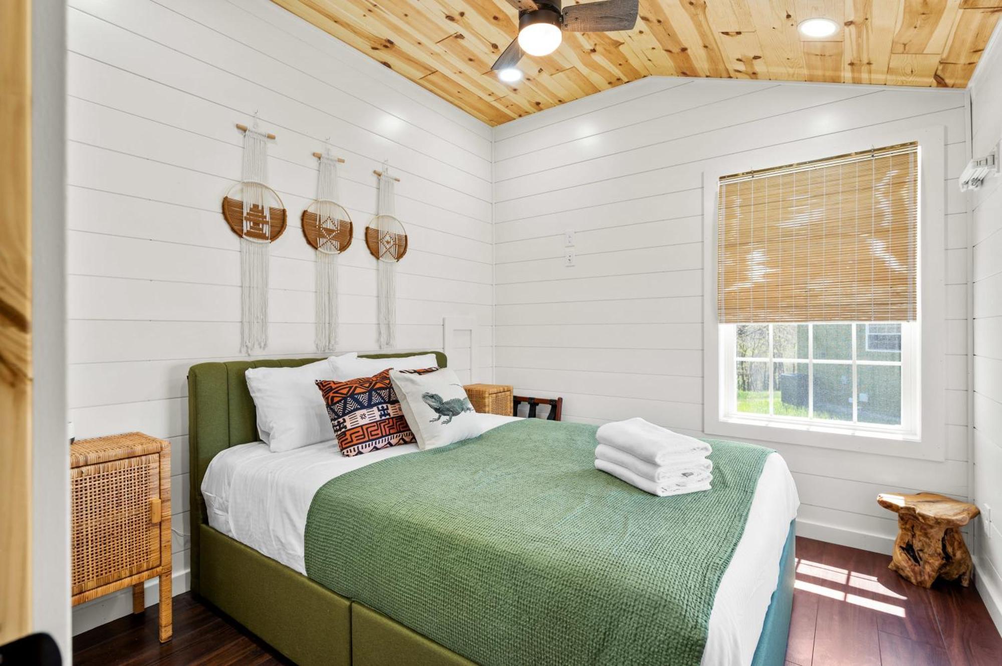 The Lodges At Eden Reserve - Pet Friendly Cabins Near Ark Williamstown Eksteriør bilde