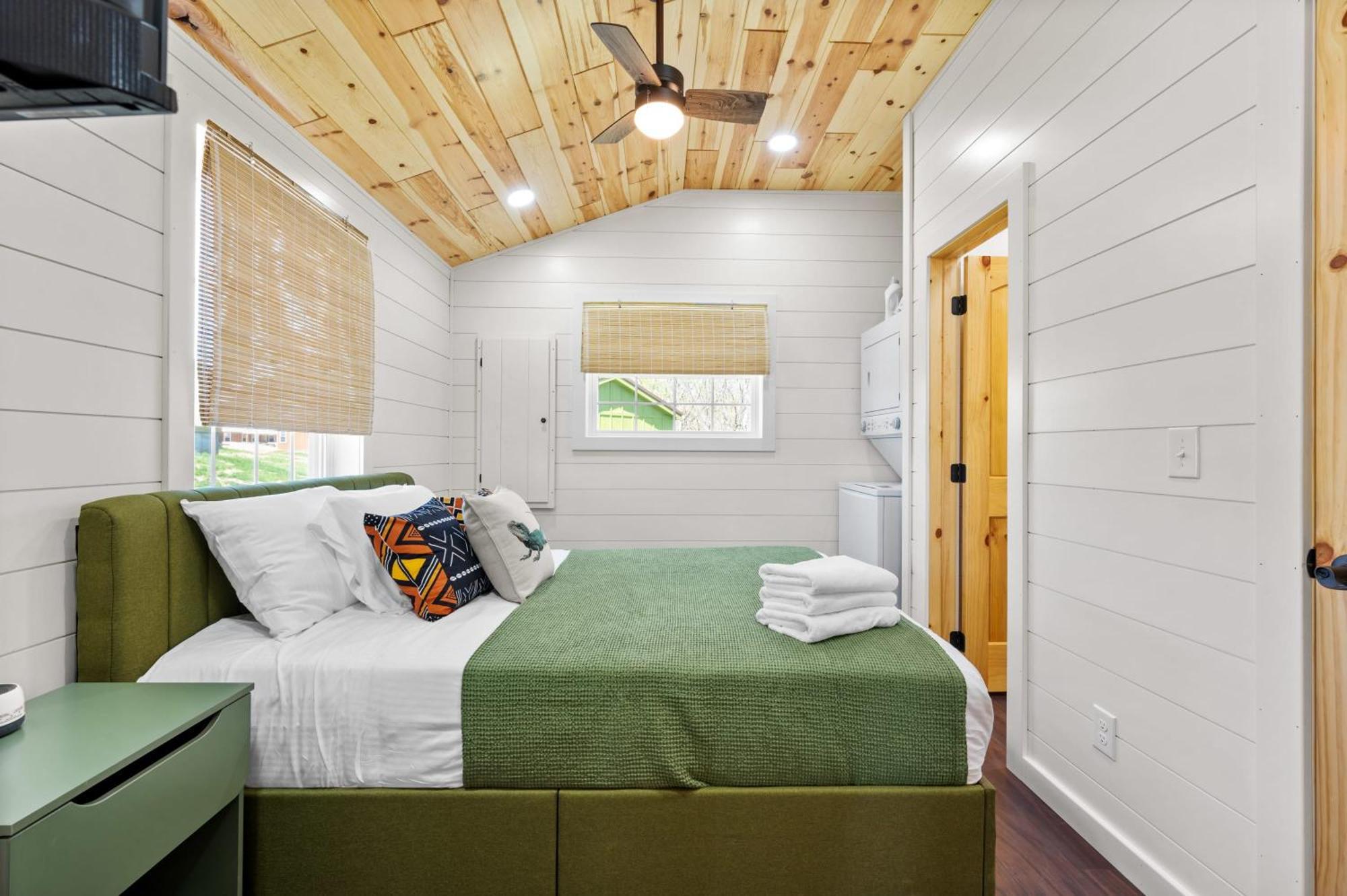 The Lodges At Eden Reserve - Pet Friendly Cabins Near Ark Williamstown Eksteriør bilde